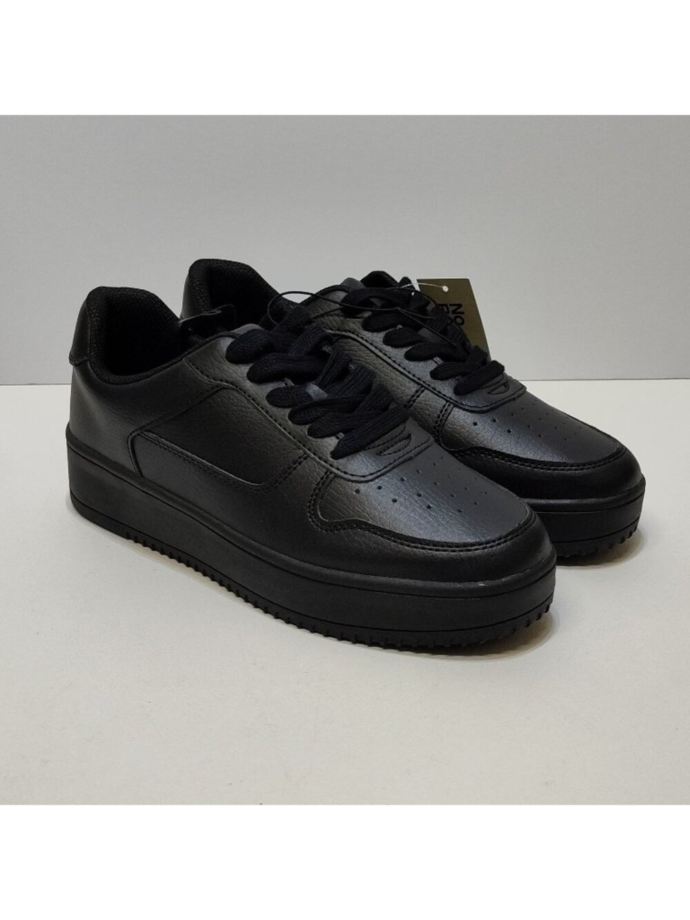 No Boundaries Women's Black Lace-Up Platform Sneakers